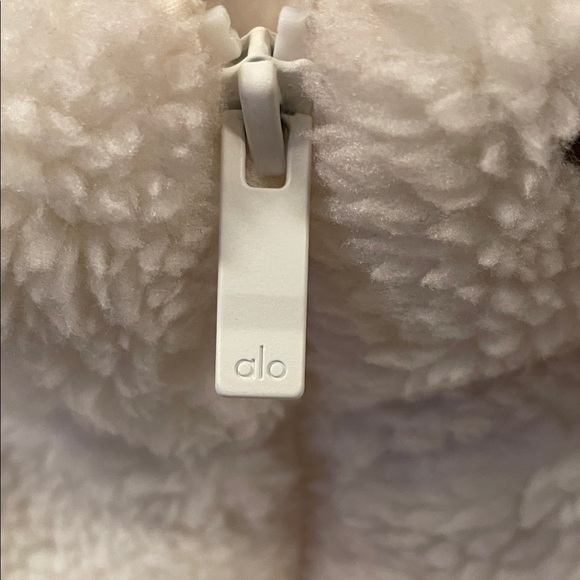 ALO Yoga Foxy Sherpa Jacket - Picture 6 of 11